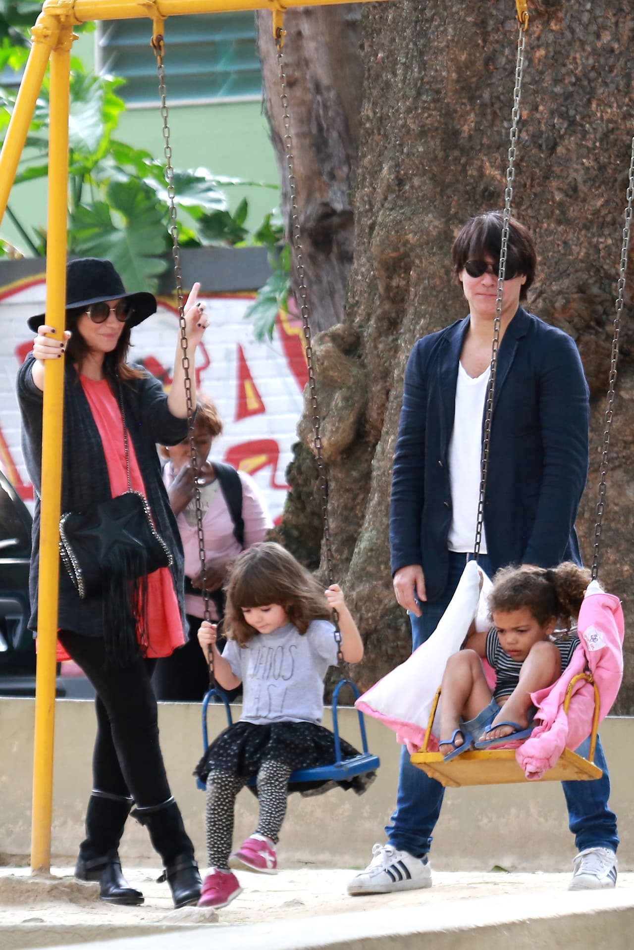 ¿A quién se parece la nena, papi o mami?