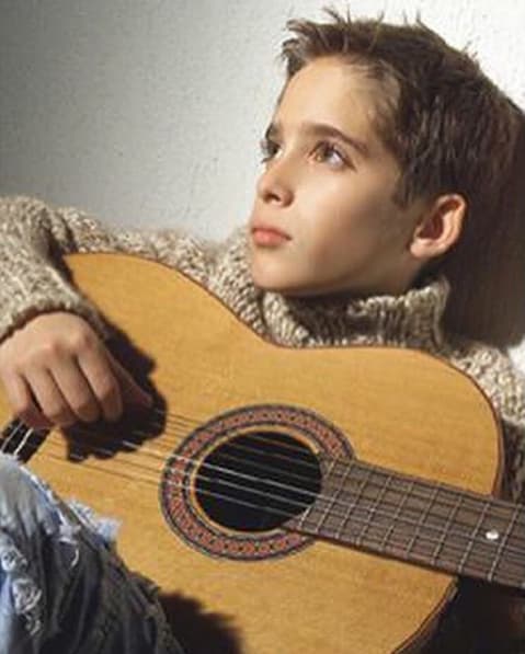 Desde muy pequeño era todo un galán, sus ojos han sido uno de sus atractivos.