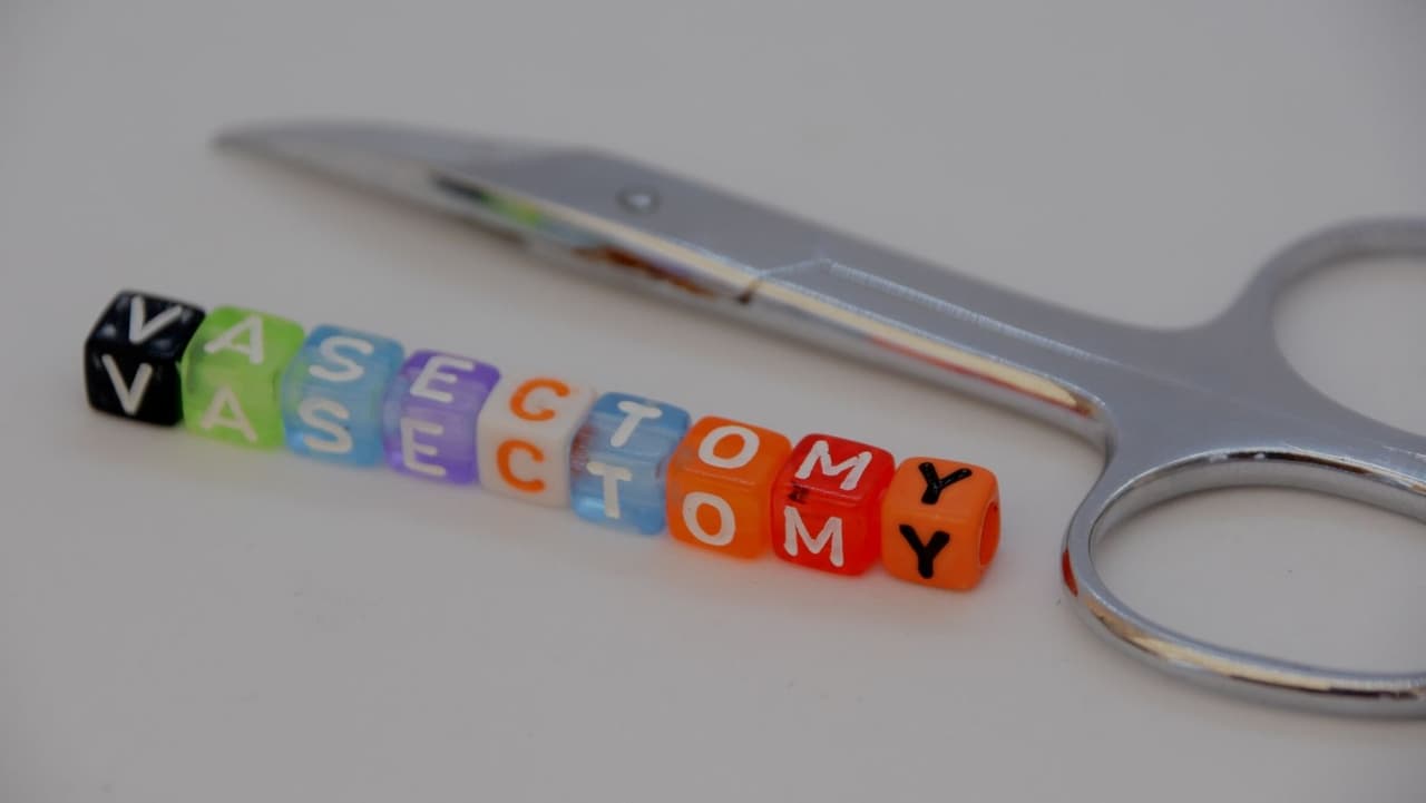 Representante demócrata de Pensilvania propone exigir vasectomías a los 40 años