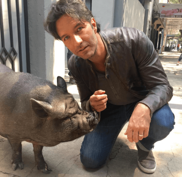 Incluso, famosos como Leonardo de Lozanne, fundador del grupo Fobia.