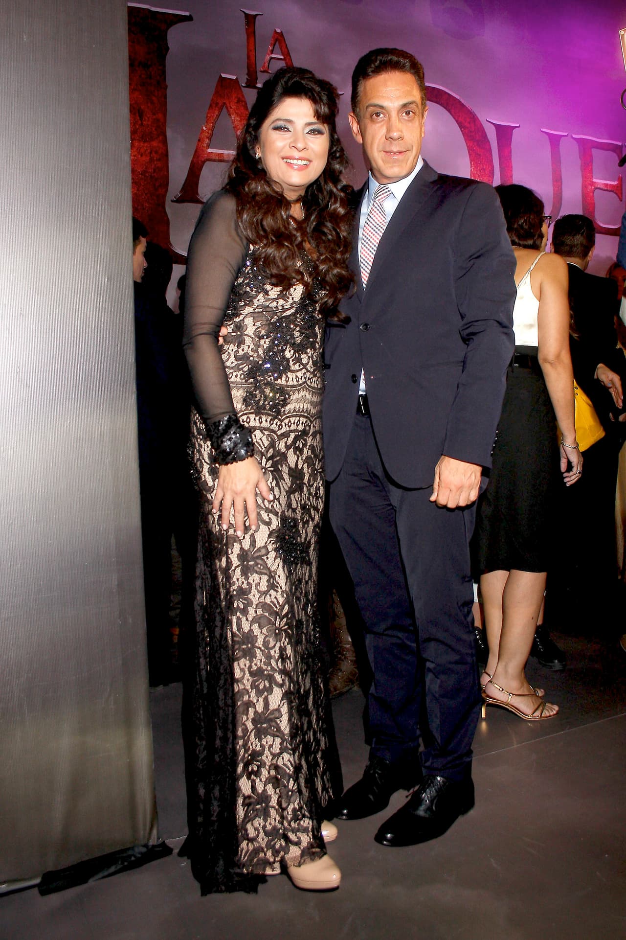 Luego de que 
<b><a href="https://www.univision.com/famosos/esposo-de-victoria-ruffo-toma-estas-medidas-para-no-contagiar-a-la-actriz-y-sus-hijos-de-coronavirus-fotos" target="_blank">Omar Fayad, el gobernador de Hidalgo, México, informó que había dado positivo</a></b> al coronavirus se pensó que muy probablemente Victoria Ruffo, su esposa, e hijos también estarían contagiados. 
<br>