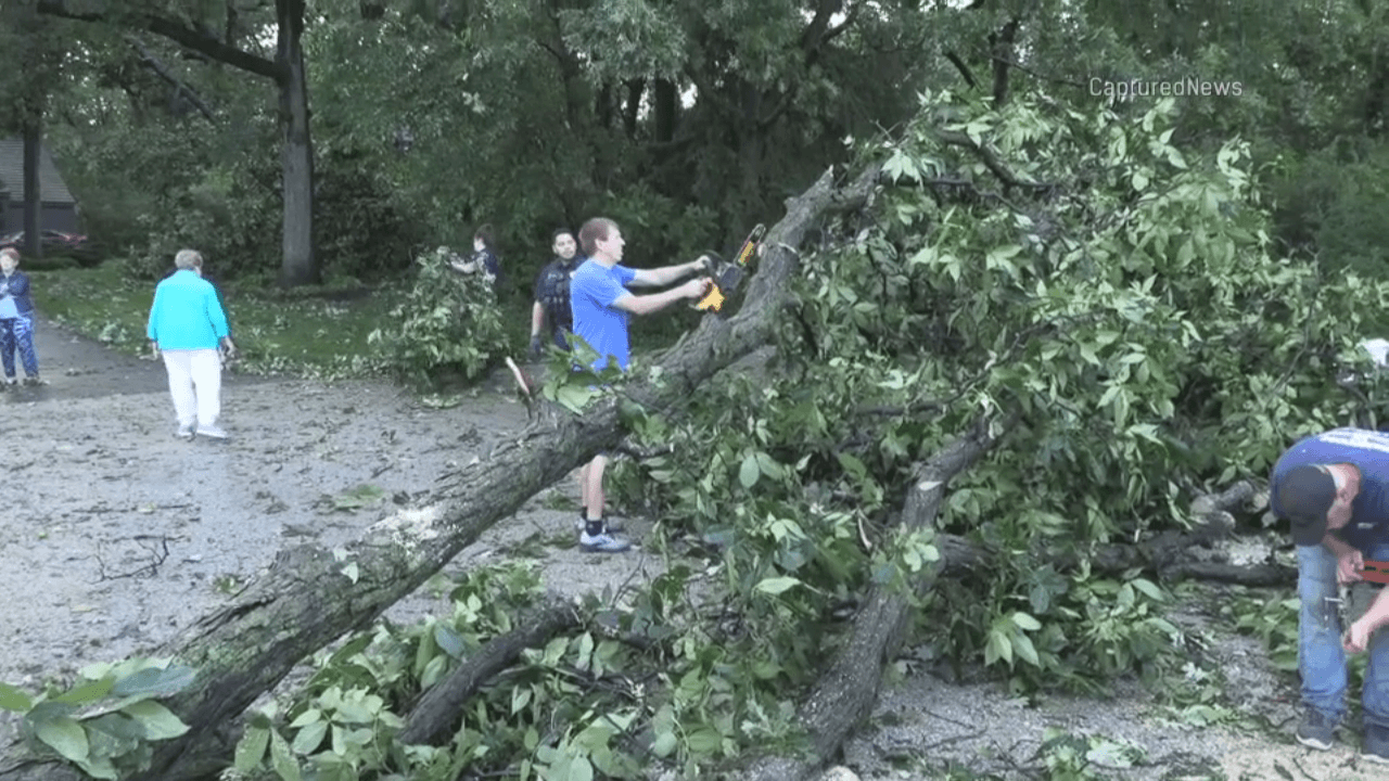 De manera preliminar, El Servicio de Meterología informó del paso de al menos 8 tornados en los condados de Cook, Kane, McHenry y Dupage.