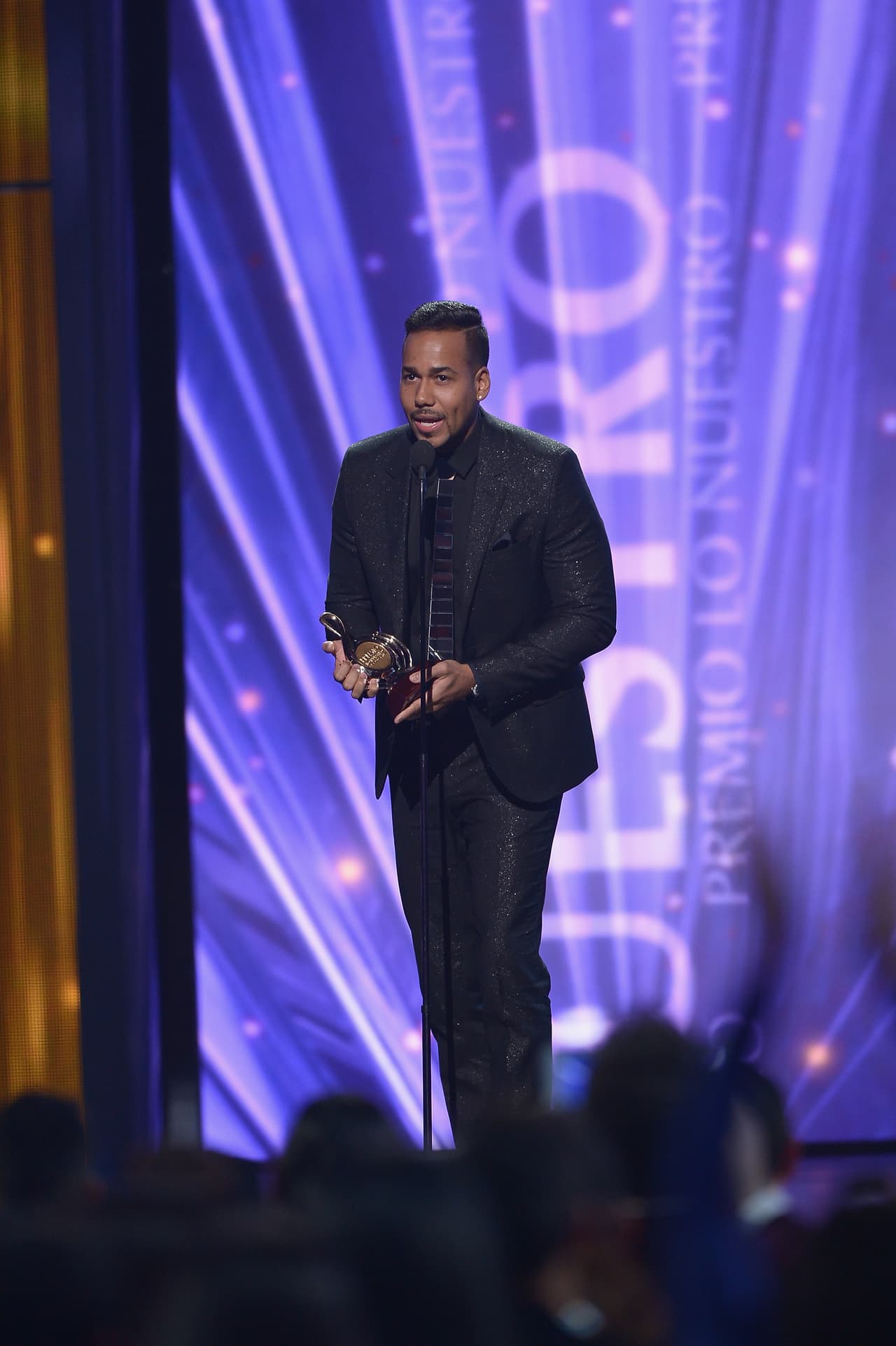 En 2015 Romeo se coronó como uno de los máximos ganadores de la noche. El artista se llevó a casa cinco Premio Lo Nuestro, entre ellos Artista del Año, Tropical Álbum por su disco ¡Fórmula Vol. 2’, Tropical Artista Masculino, Tropical Canción por ‘Odio’ y Troìcal Artista Contemporáneo.