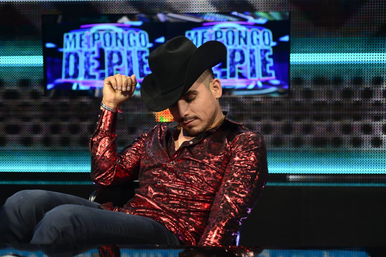 Espinoza siempre atento a la cámara indiscreta y posando para ella, ¿qué tal?