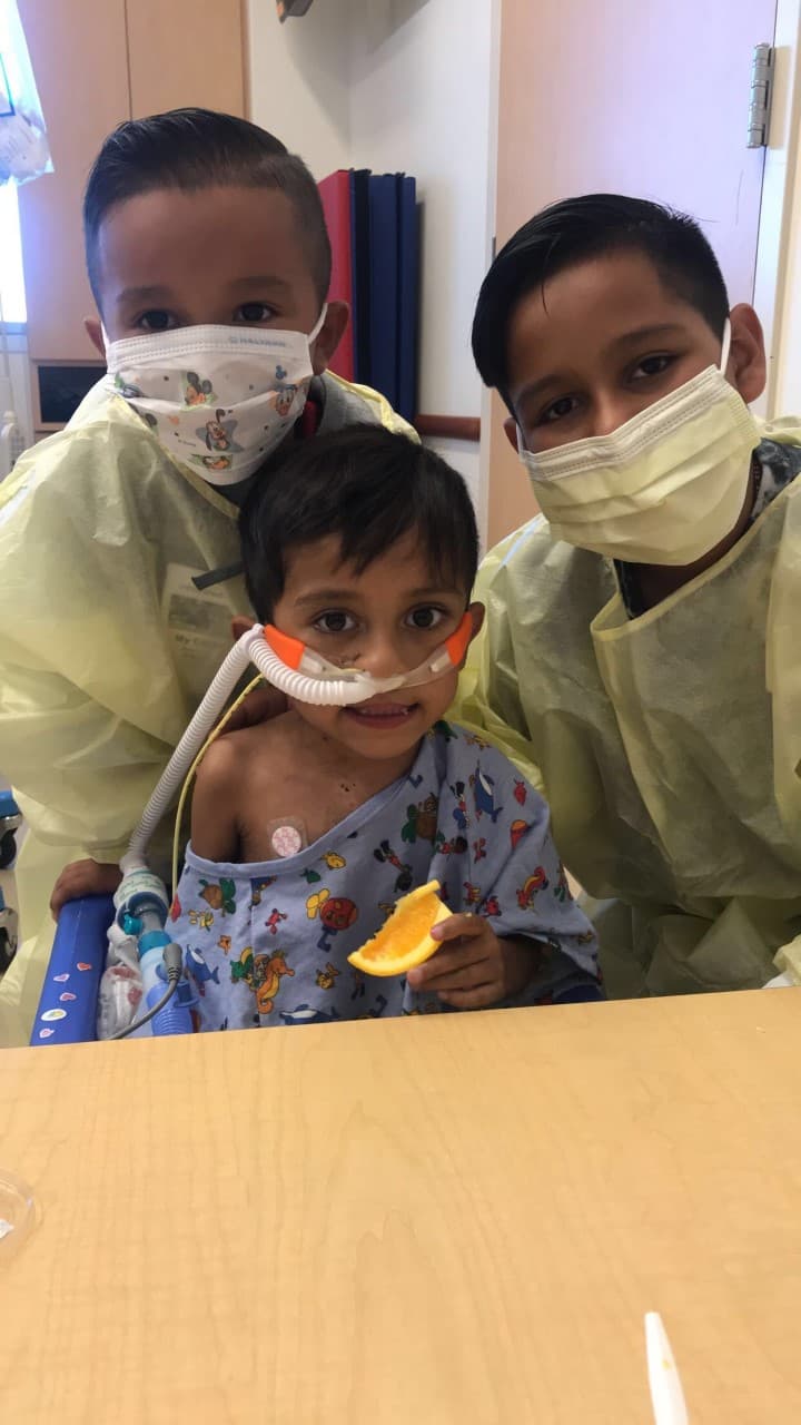 Su madre, Jessica Castro, relató a Noticias 23 que, Georgie a los 4 días de nacido fue sometido a su primera cirugía de corazón abierto, seguida por otras 3 a lo largo de los primeros 5 años de vida del menor. 
<br>