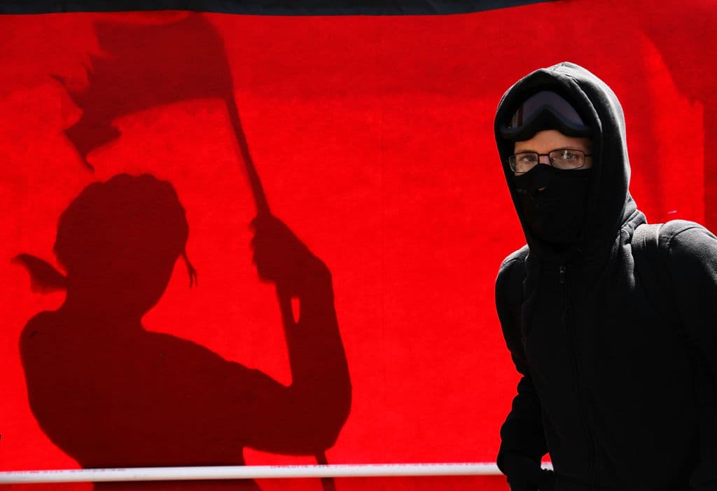 Imagen de uno de los manifestantes en Union Square este lunes primero de mayo en Manhattan.