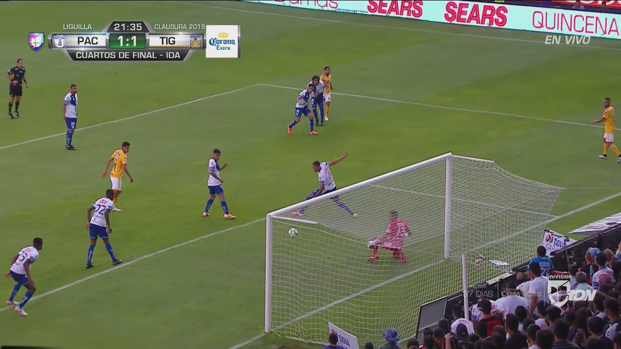 Aquino lo empata por Tigres 1-1 ayudado por un desvío de los Tuzos