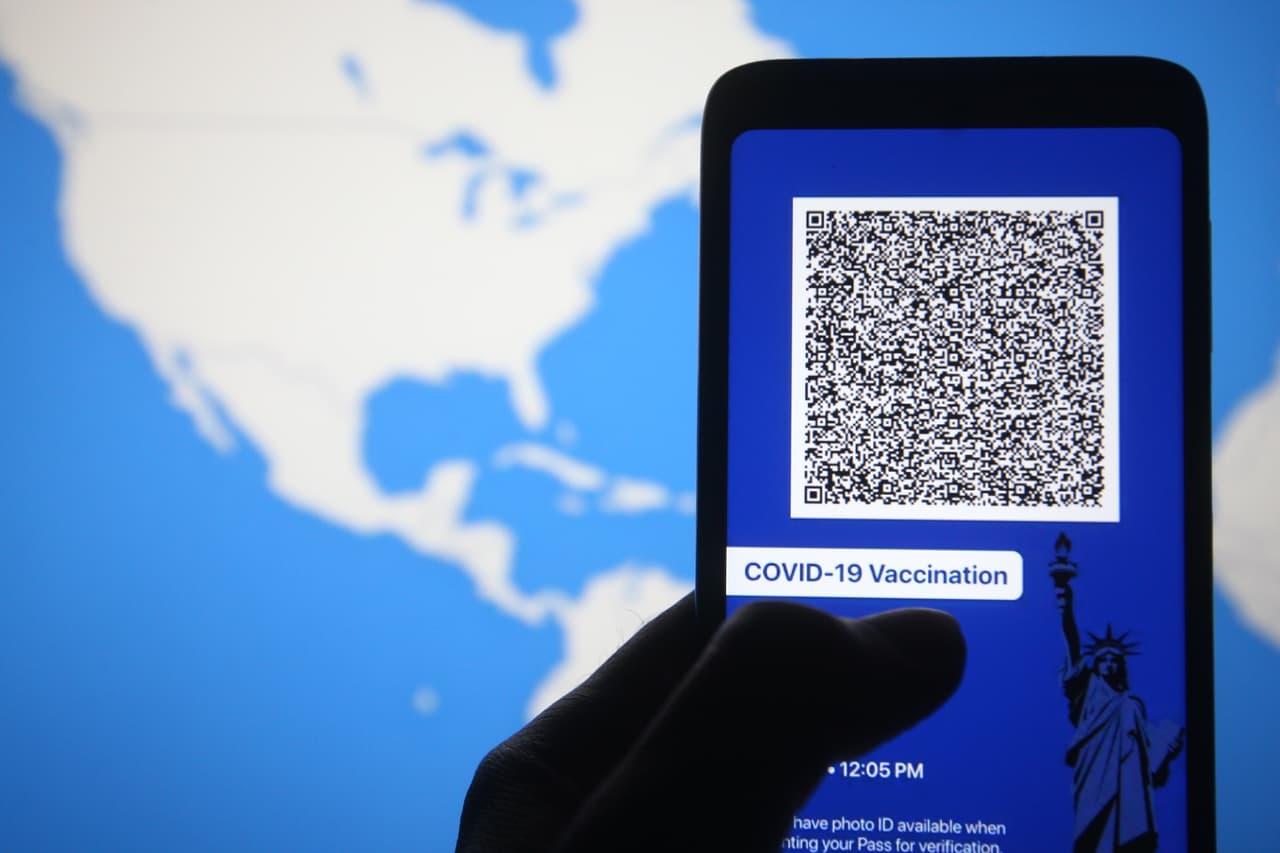 El "pase" demuestra que una persona ha sido vacunada 15 días después de haber recibido la última dosis. El pase se mantiene válido durante 180 días, "momento en el que se puede recuperar un nuevo pase", según el Estado.