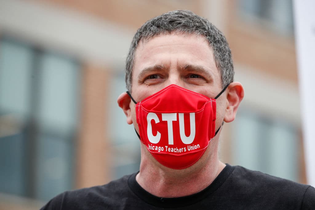 El sindicato de maestros de Chicago rechaza la última oferta de la ciudad para reabrir las escuelas. ¿Y ahora qué?