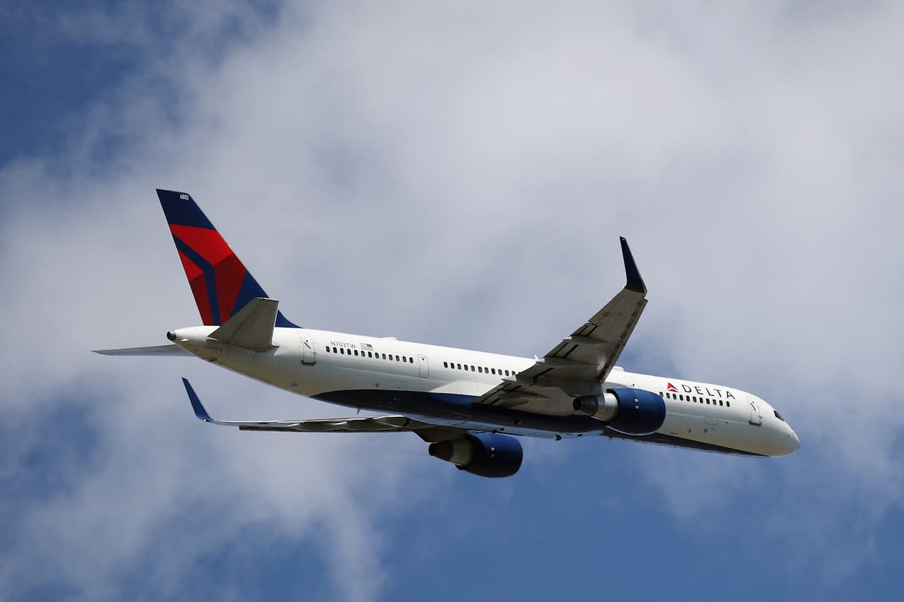 <b>1. (la mejor) Delta Airlines</b>. La aerolínea tuvo el mejor puntaje en cuanto a llegadas a tiempo y menos vuelos cancelados, entre otros criterios.