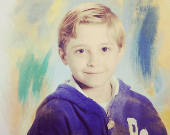 Al igual que su compañera
<b><a href="https://www.univision.com/galavision/camila-rivas-es-victoria-en-una-familia-de-diez-fotos">Camila Rivas </a></b>'Victoria', estudió en el Centro de Educación Artística de Televisa.
<br>