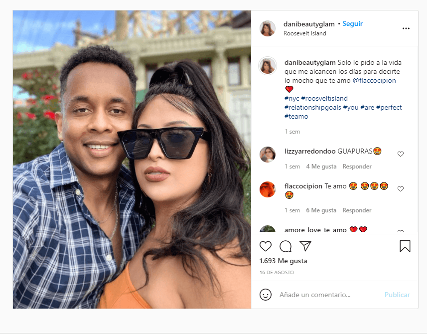 Siempre a lado de su esposo Darwin y con mensajes amorosos, como el que se aprecia en esta imagen: "Solo le pido a la vida que me alcancen los días para decirte lo mocho que te amo 
<a href="https://www.instagram.com/flaccocipion/">@flaccocipion</a> ❤️".