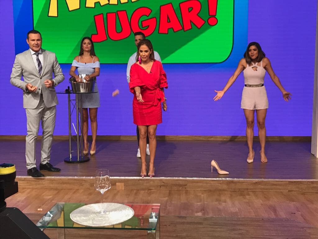 Karla tampoco tuvo buena puntería y las prendas estaban en juego.