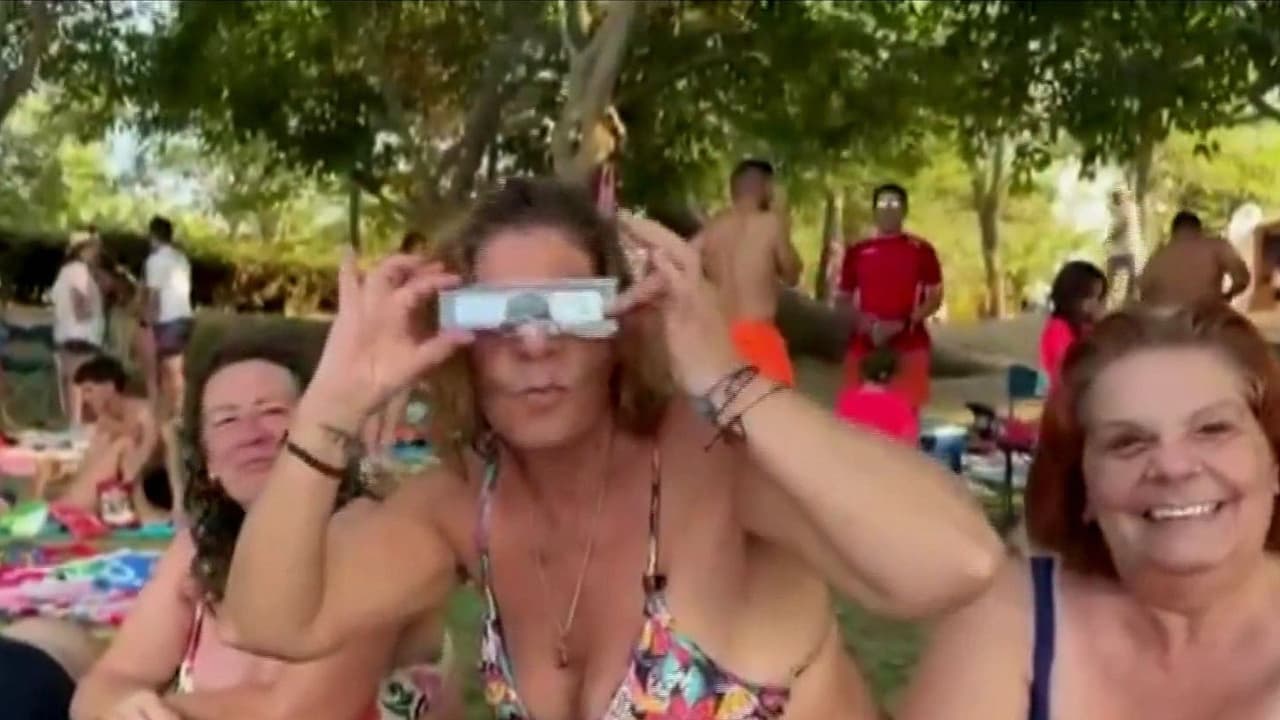 España se reúne para ver el eclipse total de Sol: Así se vivió el histórico fenómeno
