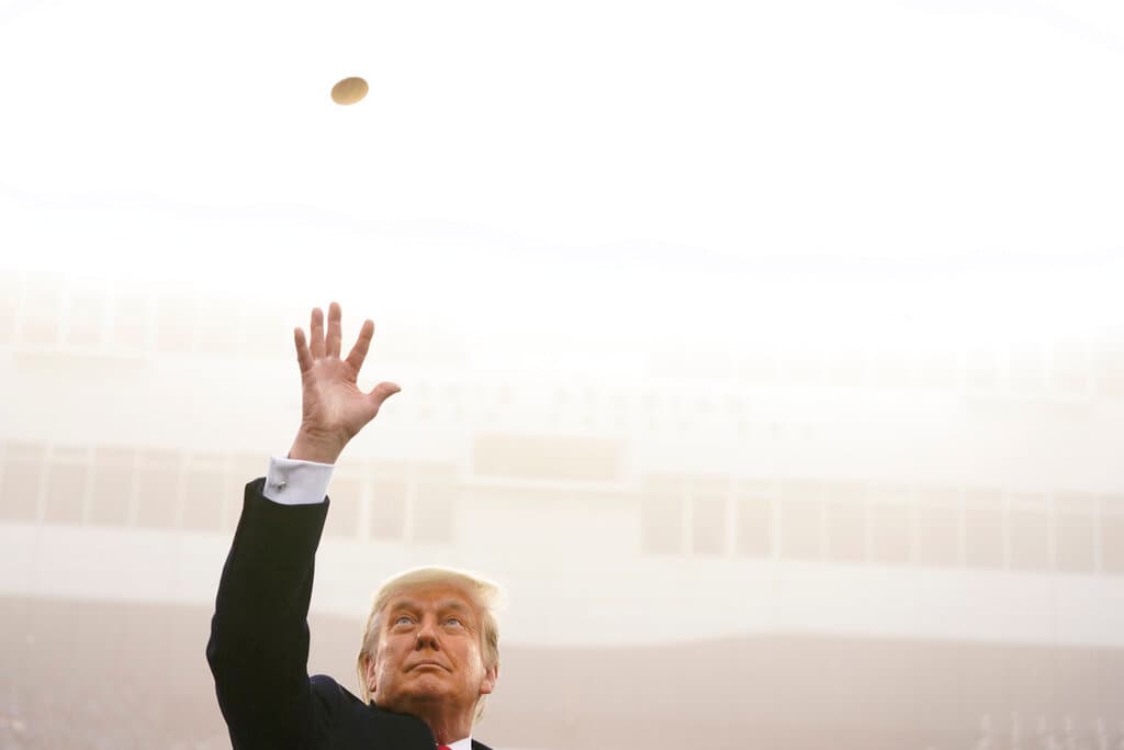 ¿El rostro de Trump en una moneda de oro? Un panel de expertos, elegido por él, forma parte de la decisión