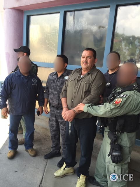 ICE deporta inmigrantes a México y Honduras sospechosos de asesinato