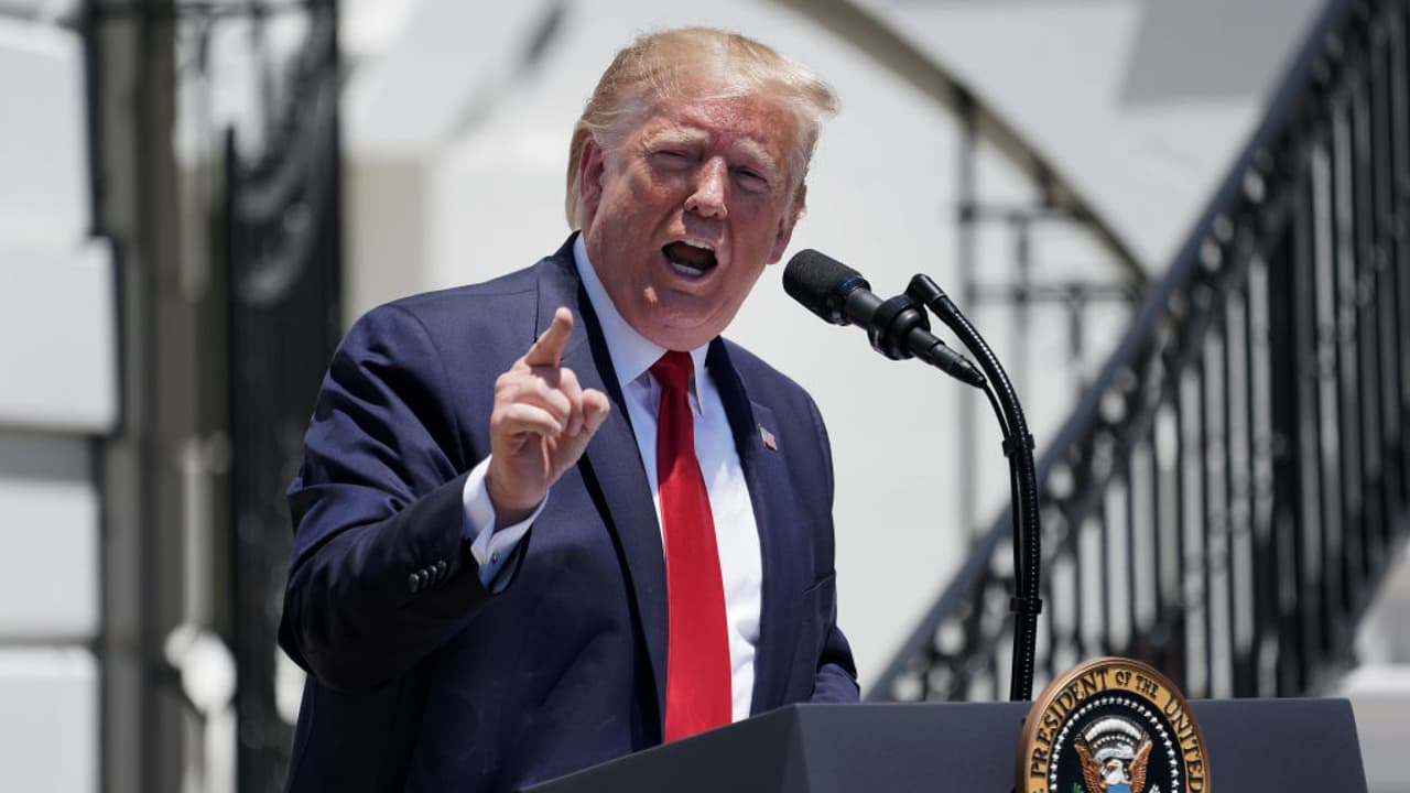 Anuncian investigación y un posible juicio político contra Trump y lo último de Dulce María Alavez