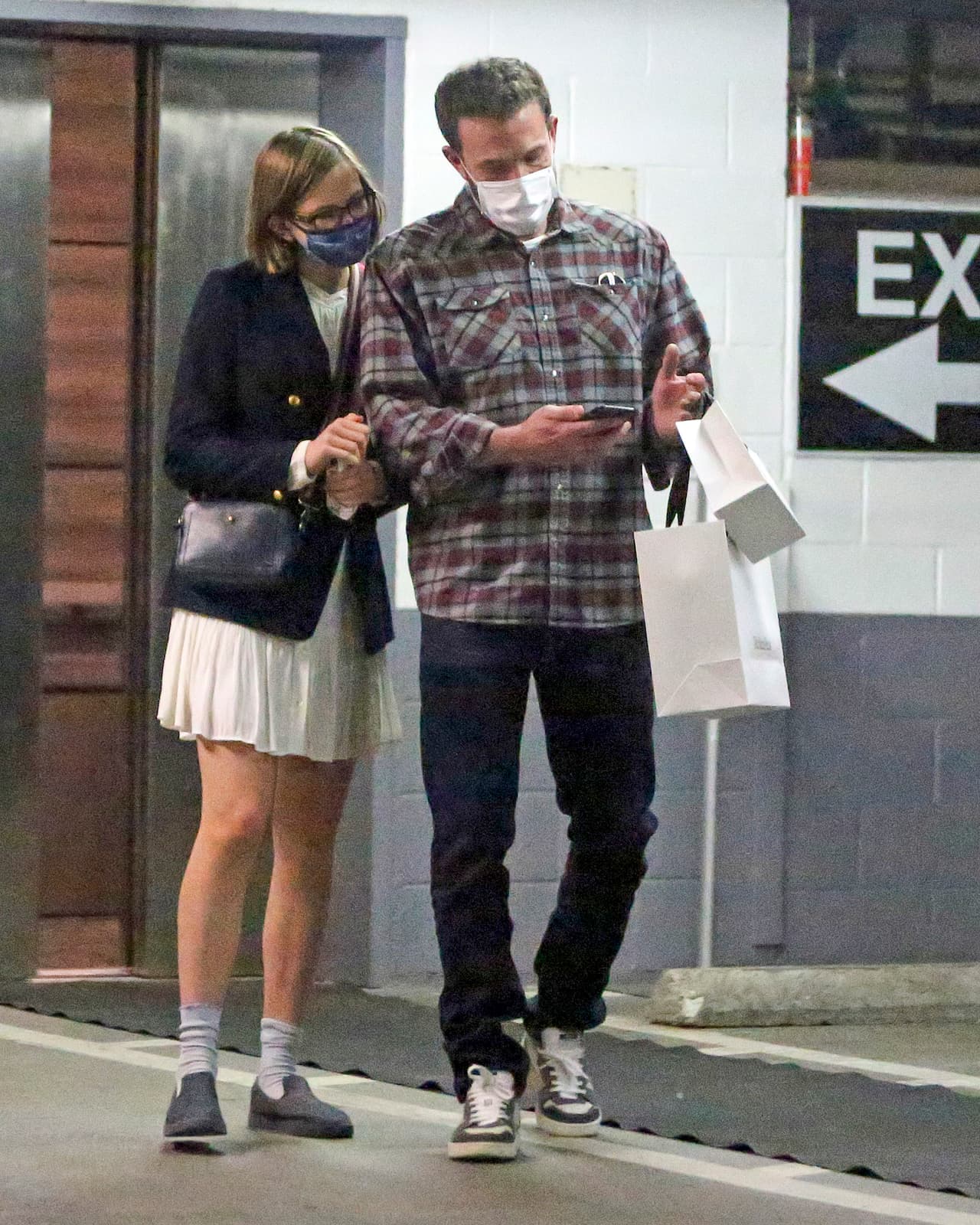 A diferencia de Emme, Violet, de 16 años, no se ha involucrado en el medio artístico. "Ella siempre ha sido una excelente estudiante", reveló Ben durante una entrevista en The Kelly Clarkson Show en 2020.
<br>