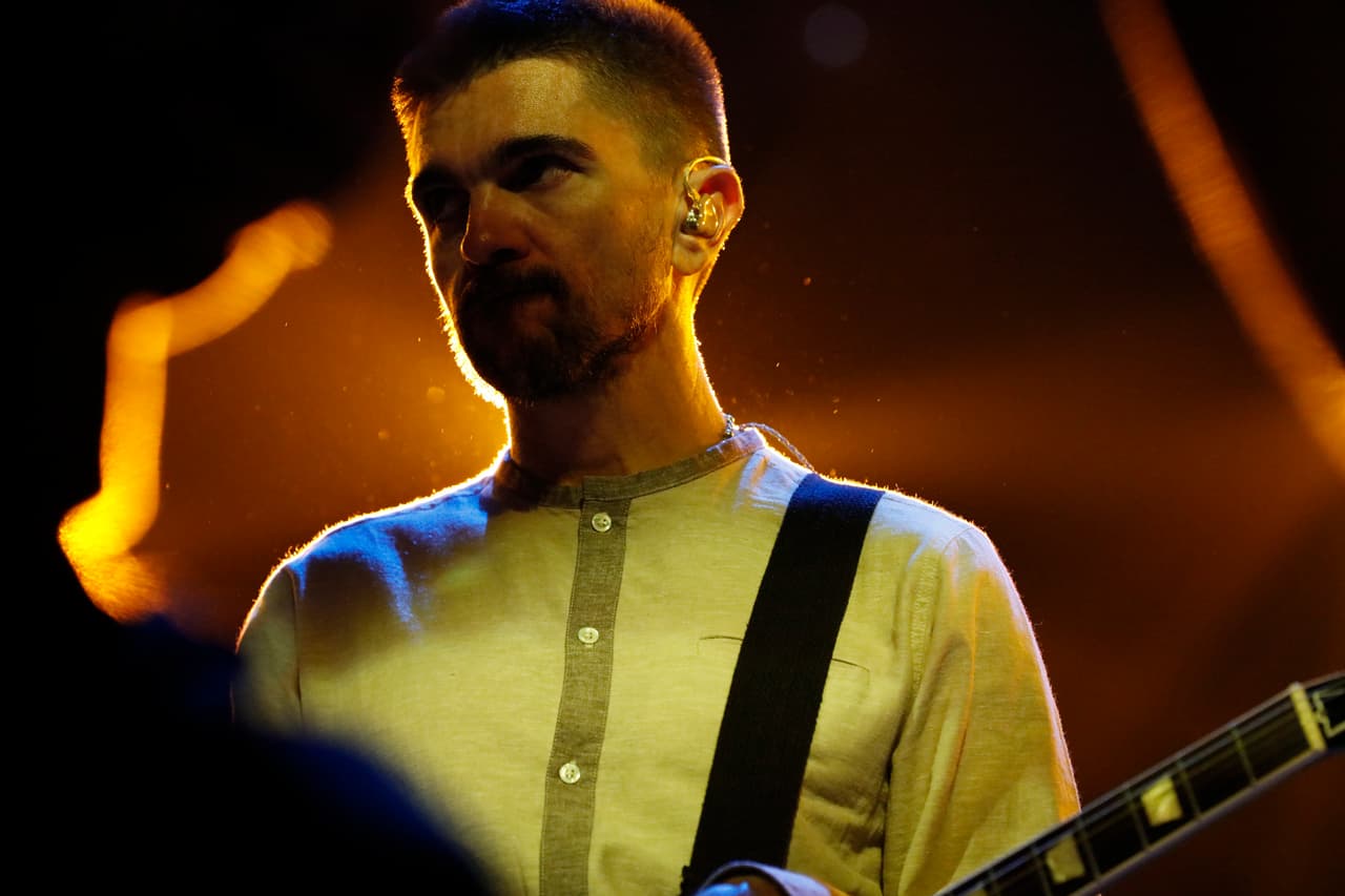 Juanes le canta al amor y desamor, pero también ha incluído en su repertorio temas relacionados con la migración.