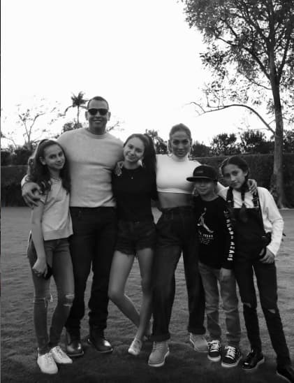 De acuerdo con 
<a href="https://people.com/parents/jennifer-lopez-alex-rodriguez-kids-wedding-source/" target="_blank">People</a>, los cuatro niños aceptaron la relación y se llevaron bien entre sí desde el inicio pues “Jennifer y Alex hicieron un gran trabajo desde el principio”.