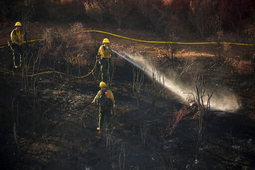 Las órdenes de evacuación permanecen vigentes para los residentes al norte de Dutton Street y al este de Oak Glen Road, al sur de la línea del condado de San Bernardino-Riverside. También se incluyen residentes al norte de la calle Gilman en el área de Banning Bluff.