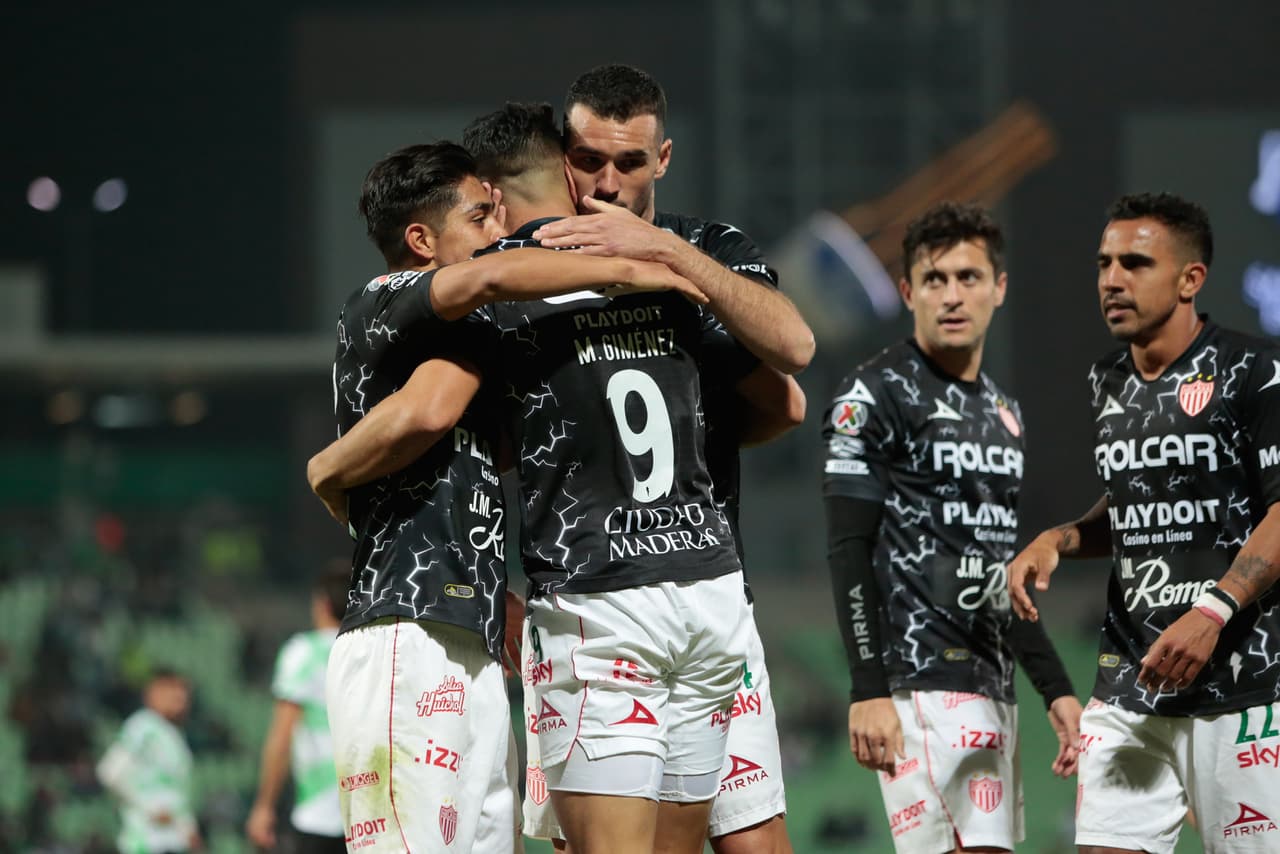 Necaxa se aprovechó de un equipo de Santos que no vive un buen arranque de temporada y los goleó a domicilio.