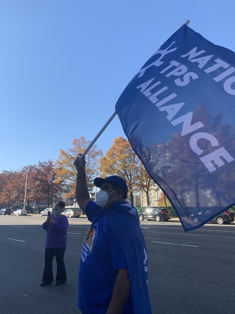 El grupo de tepesinos marchó por las calles de Bergenline luego de ir al edificio federal de inmigración en Newark tras 48 días de recorrido que concluirá en Washington donde planean visitar congresistas y activistas.