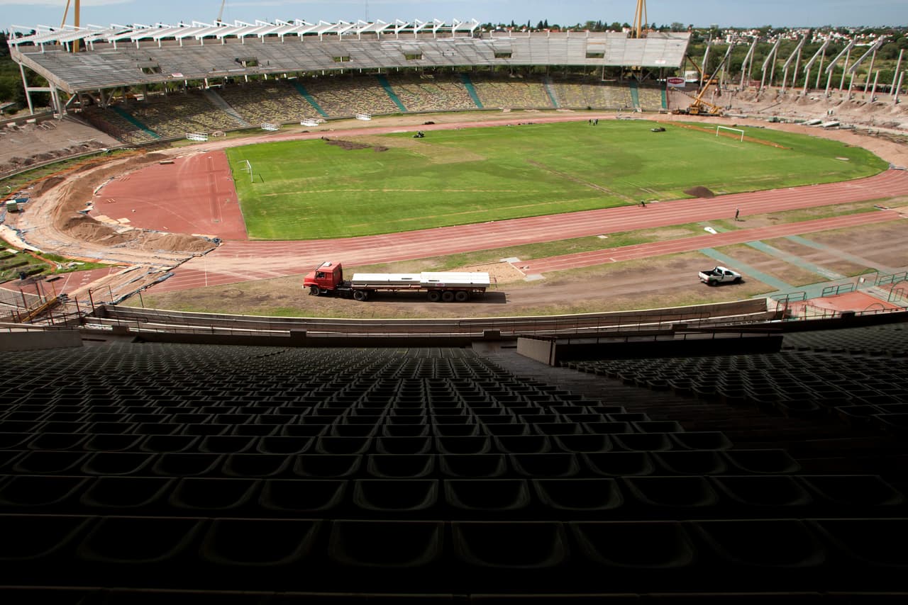 El escenario también vio disputarse partidos de la Copa América de 1987 y del Mundial Sub-20 del 2001, torneo que fue ganado por el local y que tuvo como figura a Javier Saviola.