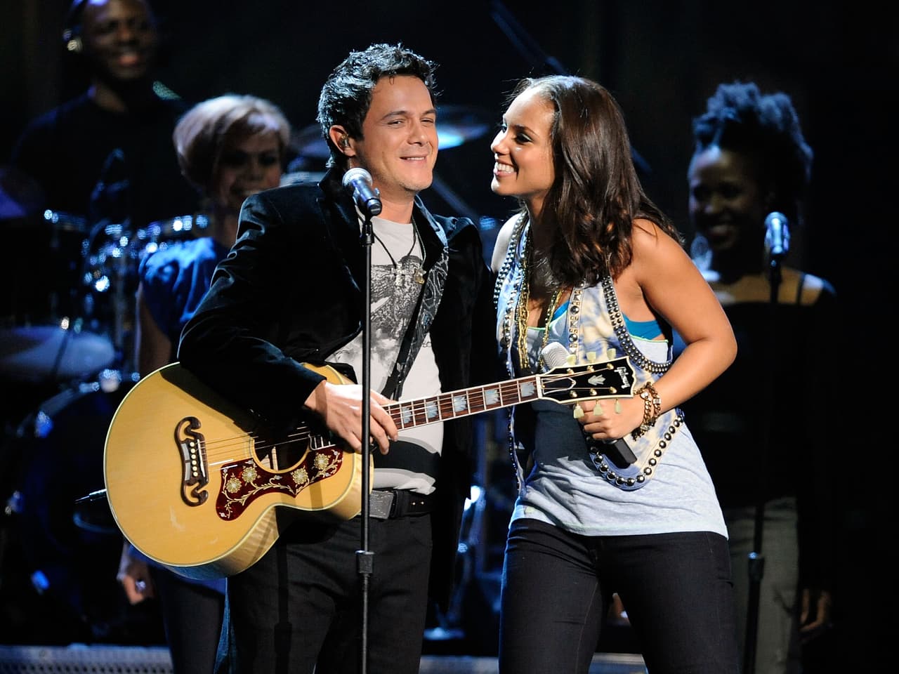 ‘Looking for Paradise’ fue el resultado de la mancuerna formada por Alejandro Sanz y Alicia Keys en el 2009, perfecta para celebrar la primera década de Latin GRAMMY.
