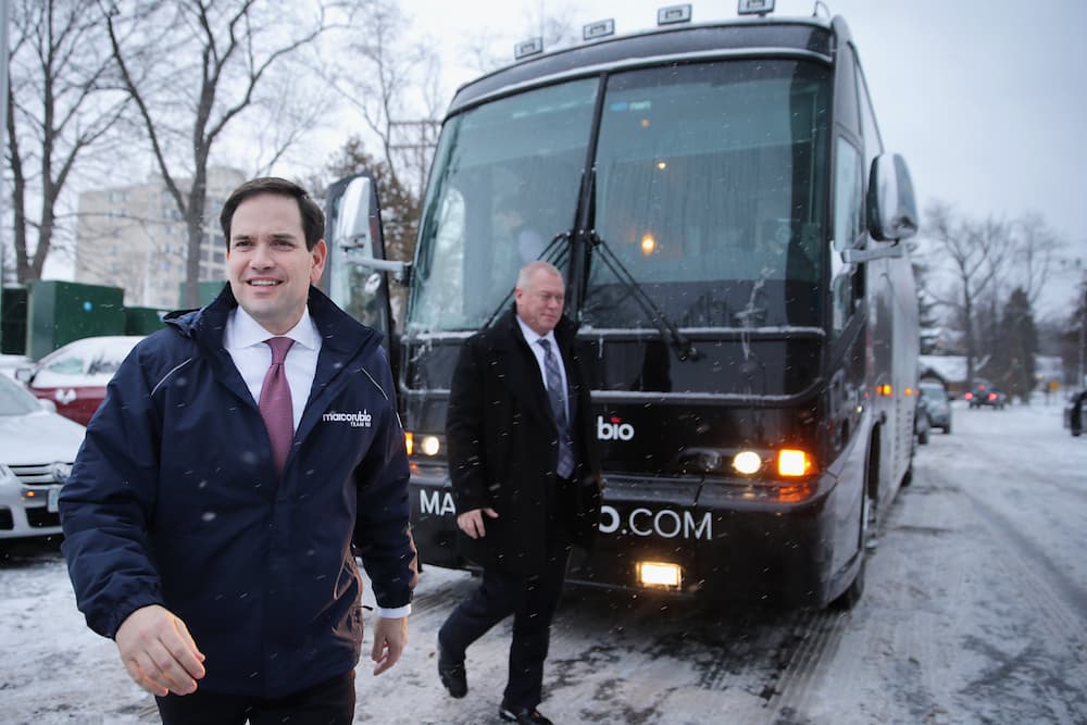 Marco Rubio llegando a las primarias de NH