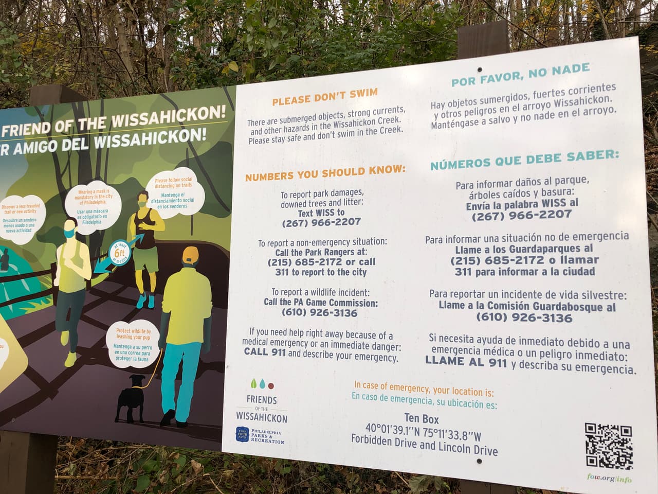 Cuando acceda al sendero, deténgase un instante y lea este afiche. Un tip de los aficionados al senderismo es retratarlo y mantener la información por cualquier eventualidad en la ruta. 
<b> ¿Por qué se llama Forbidden Drive?</b> En realidad, se remonta a Lenni Lenape, que utilizaba la tierra para la caza y la pesca. En la década de 1800, albergaba docenas de molinos y se construyeron un montón de tabernas a lo largo de Wissahickon Turnpike, hoy conocida como Forbidden Drive. Forbidden Drive obtuvo su nombre cuando la autopista de peaje se cerró a los automóviles.