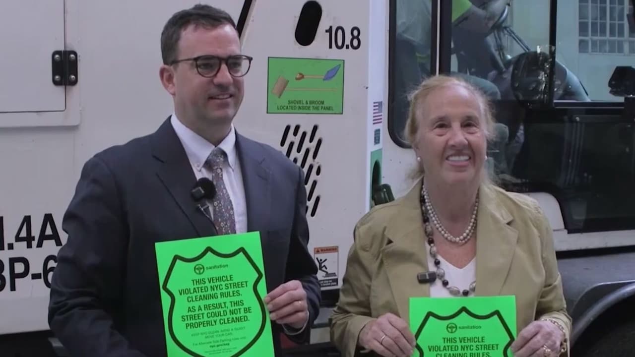 Regresan las "pegatinas de la vergüenza" para vehículos que impiden la limpieza de las calles en NYC