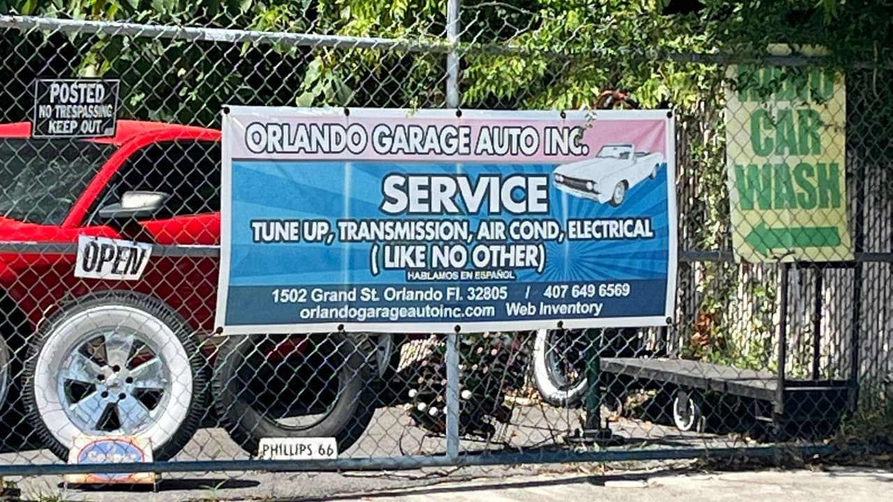 Un hombre muere tras incendio en un taller mecánico en el condado Orange