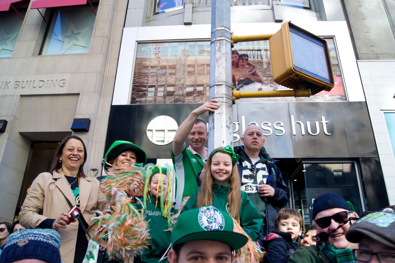 Las familias buscaron el mejor sitio para ver el espectaculo.