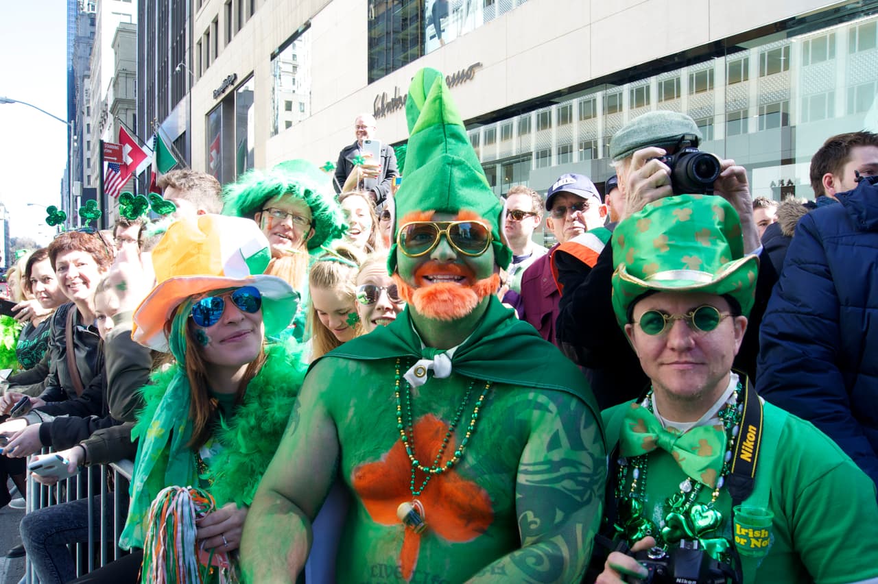 Los neoyorquinos disfrutaron el desfile con creativos atuendos.
