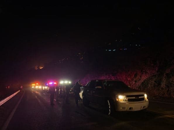 Además, las autoridades pusieron bajo alerta de desalojo a aproximadamente 15 casas. Esas advertencias se levantaron el martes por la mañana.