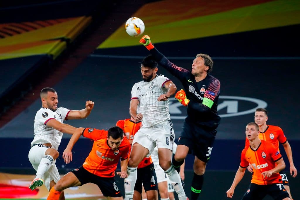 Con goles de Junior Moraes, Tason, Alan Patrick y Dodo, el Shakhtar golea en Alemania al Basel para situarse como uno de los mejores cuatro equipos en la Europa League.