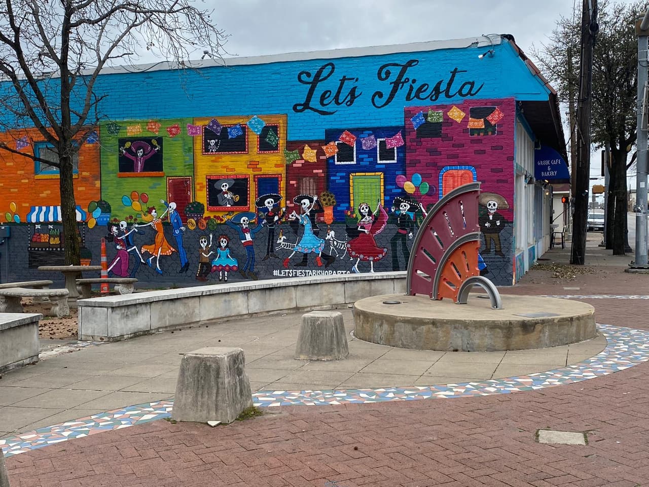 Este miércoles culminó la orden de usar mascarillas en Texas y los negocios pueden abrir al 100% de capacidad.
<br>