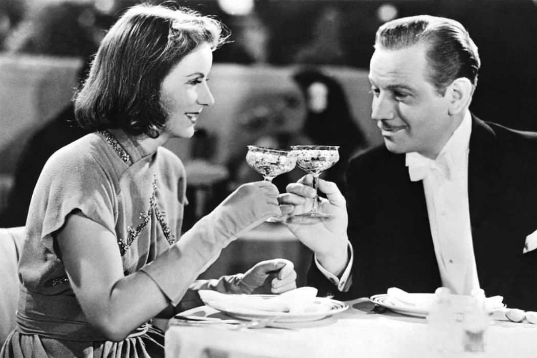 Te pasas recordando lo bien que se ponía el antro en tus tiempos a diferencia de ahora.