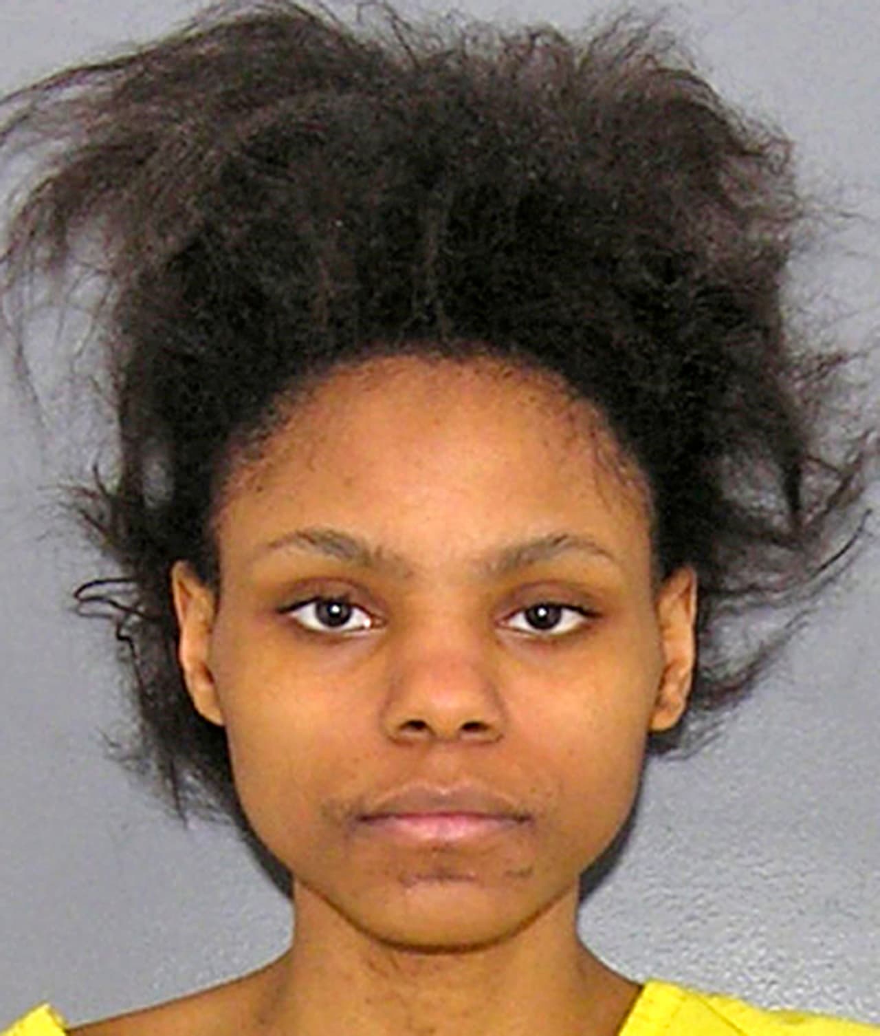 <b>DEASIA WATKINS. </b>(Ohio). En marzo de 2015 la policía respondió a una llamada del 911. Al llegar a la zona, se encontró con una bebé decapitada y apuñalada en la cocina del hogar de una tía que cuidaba temporalmente al bebé. Watkins, de 22 años, había colocado el cuchillo en la mano de su hija Jayniah Watkins, de 3 meses. Dijo a la Justicia que "amaba a su hija muchísimo" antes de declararse culpable de un asesinato en febrero de este año. 
<b><a href="https://www.10tv.com/article/mom-who-decapitated-baby-gets-15-years-life-prison" target="_blank">Fue condenada de 15 años a cadena perpetua</a></b>.