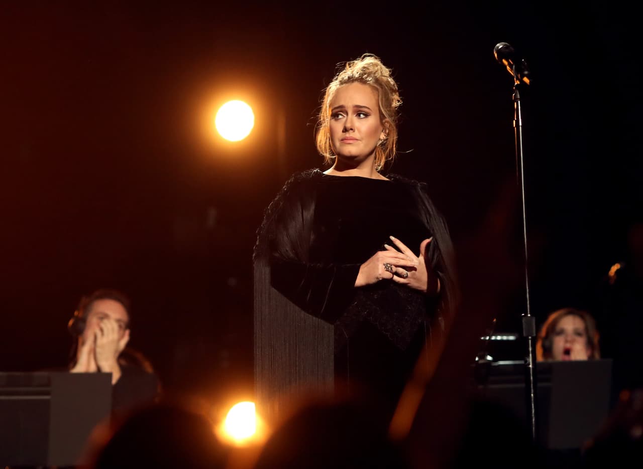 Adele quería rendirle un tributo impecable a George Michael. Lo importante es que volvió a empezar después de su error.