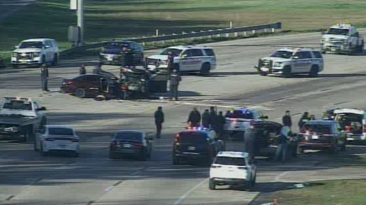 Dos personas muertas y dos heridas deja accidente entre dos autos al noroeste del condado de Harris