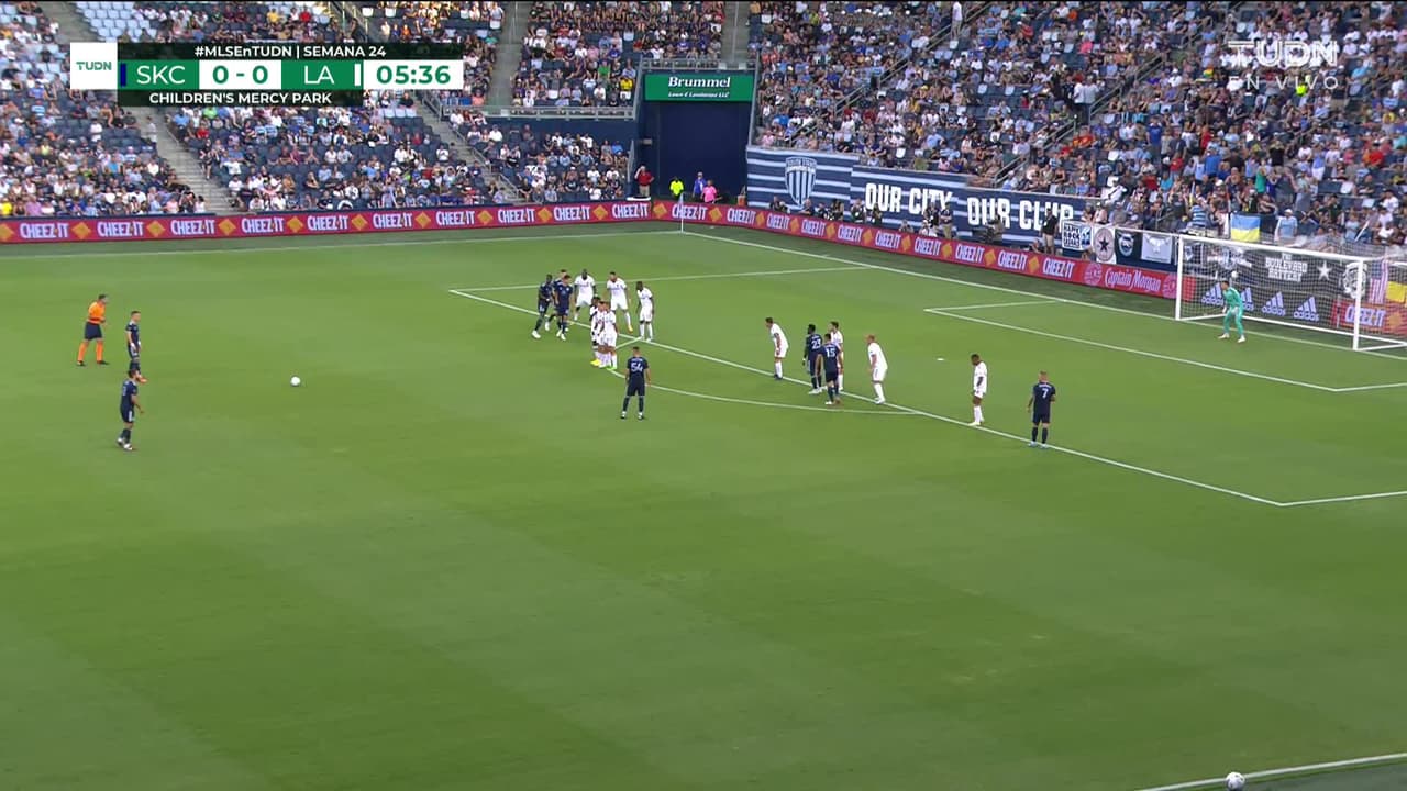 ¡TIRO ATAJADO! disparo por Erik Thommy.