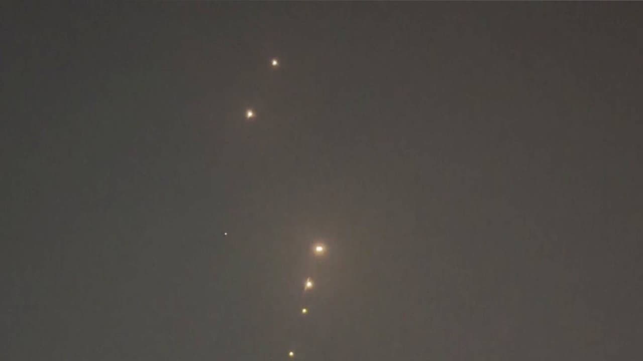 Imágenes del lanzamiento de misiles de Irán contra una base militar de EEUU en Catar