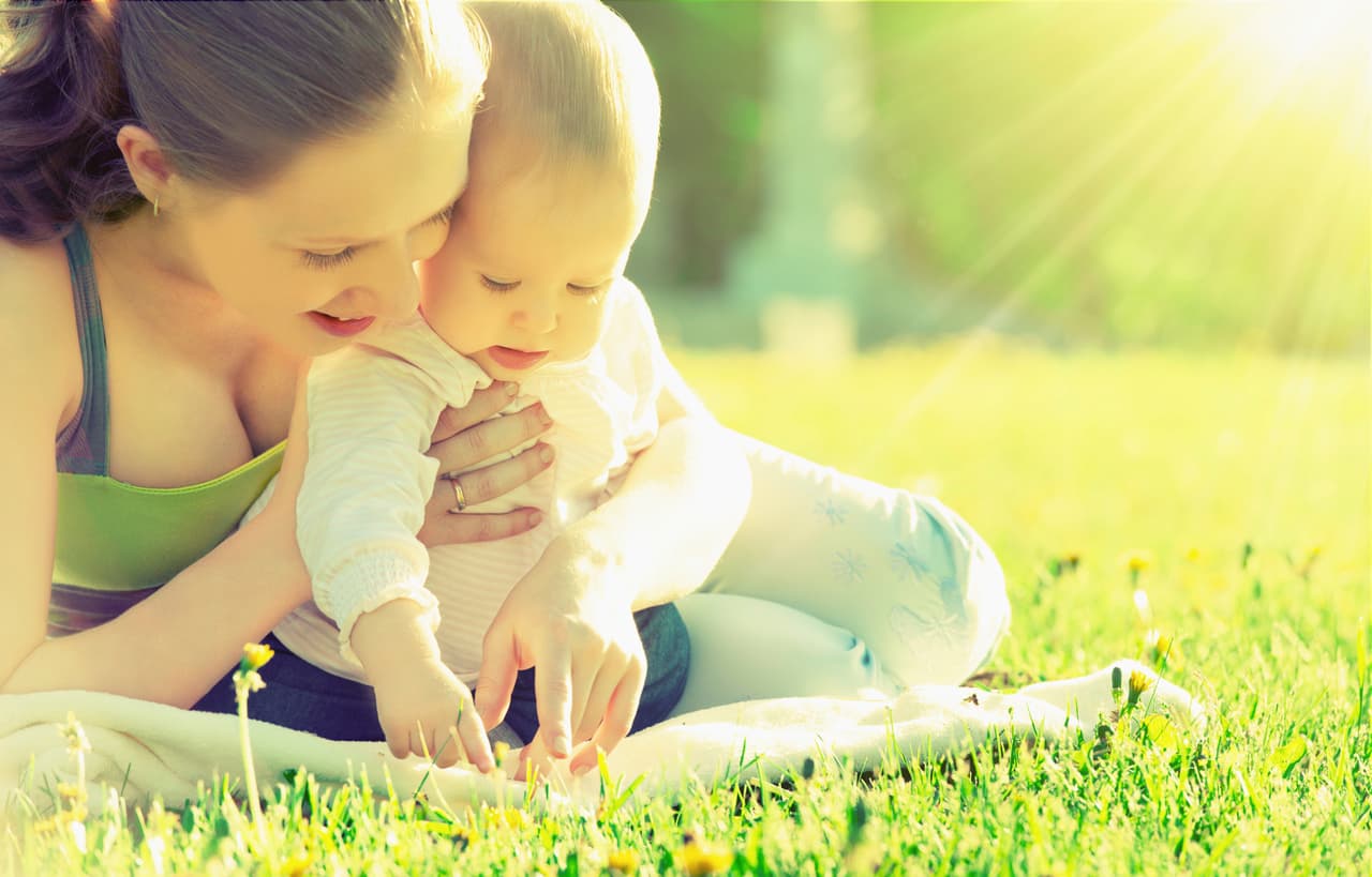 <b>Piscis </b>
<br>Piscis le confiere a tu mamá mucha imaginación y sensibilidad, compasión y bondad, intuición y una gran capacidad para el sacrificio personal, idealismo, desprendimiento y amor familiar.