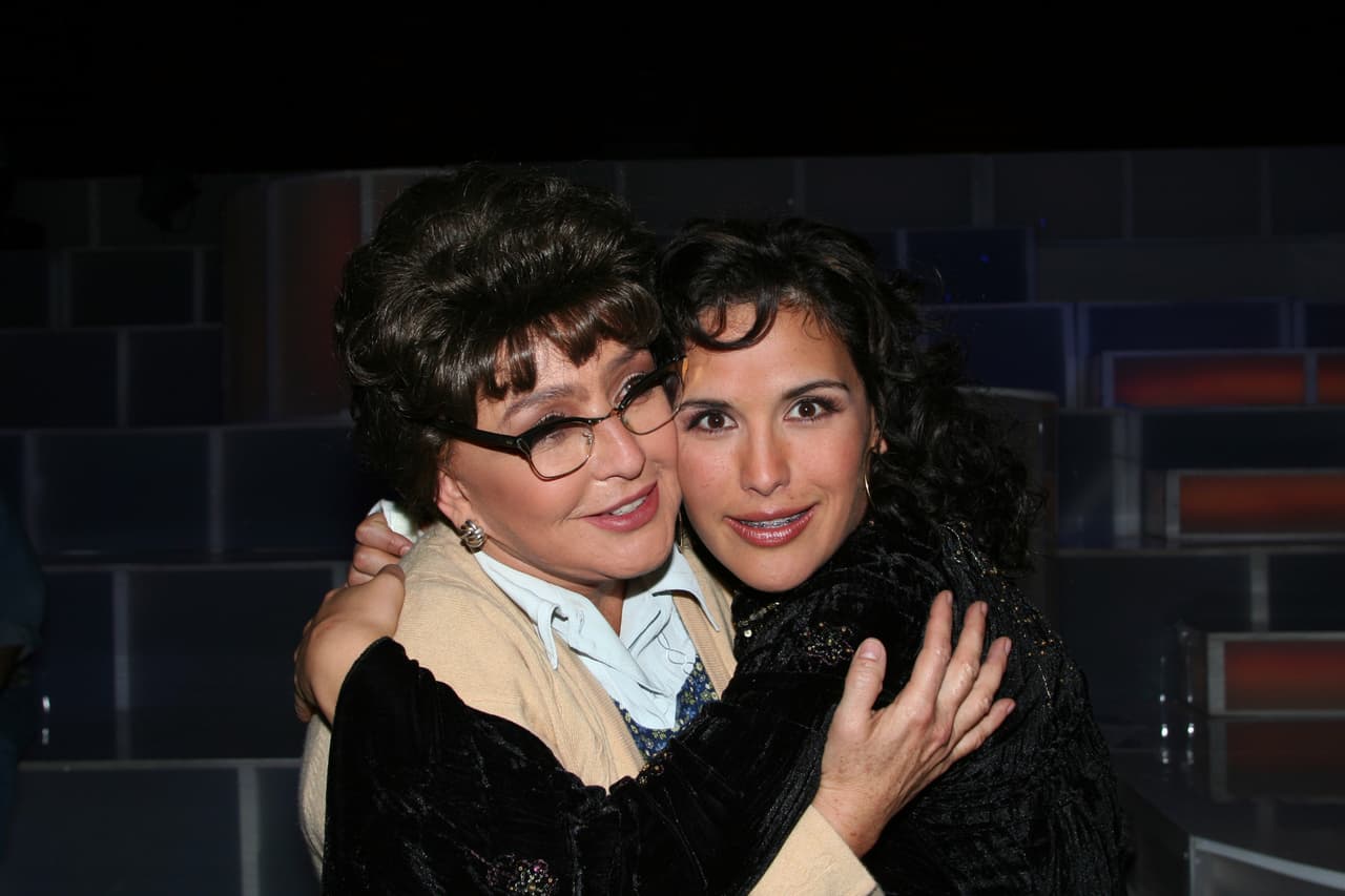 La primera actriz cree que Vale no tuvo el apoyo necesario de los productores de televisión por ser hija suya.
<br>