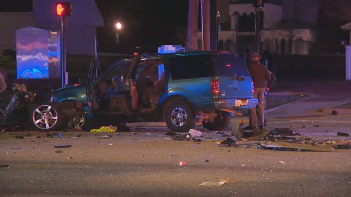 Aparatoso choque entre tres vehículos dejó tres muertos y dos heridos, entre ellos un bebé de 13 meses de edad en Forest Park.