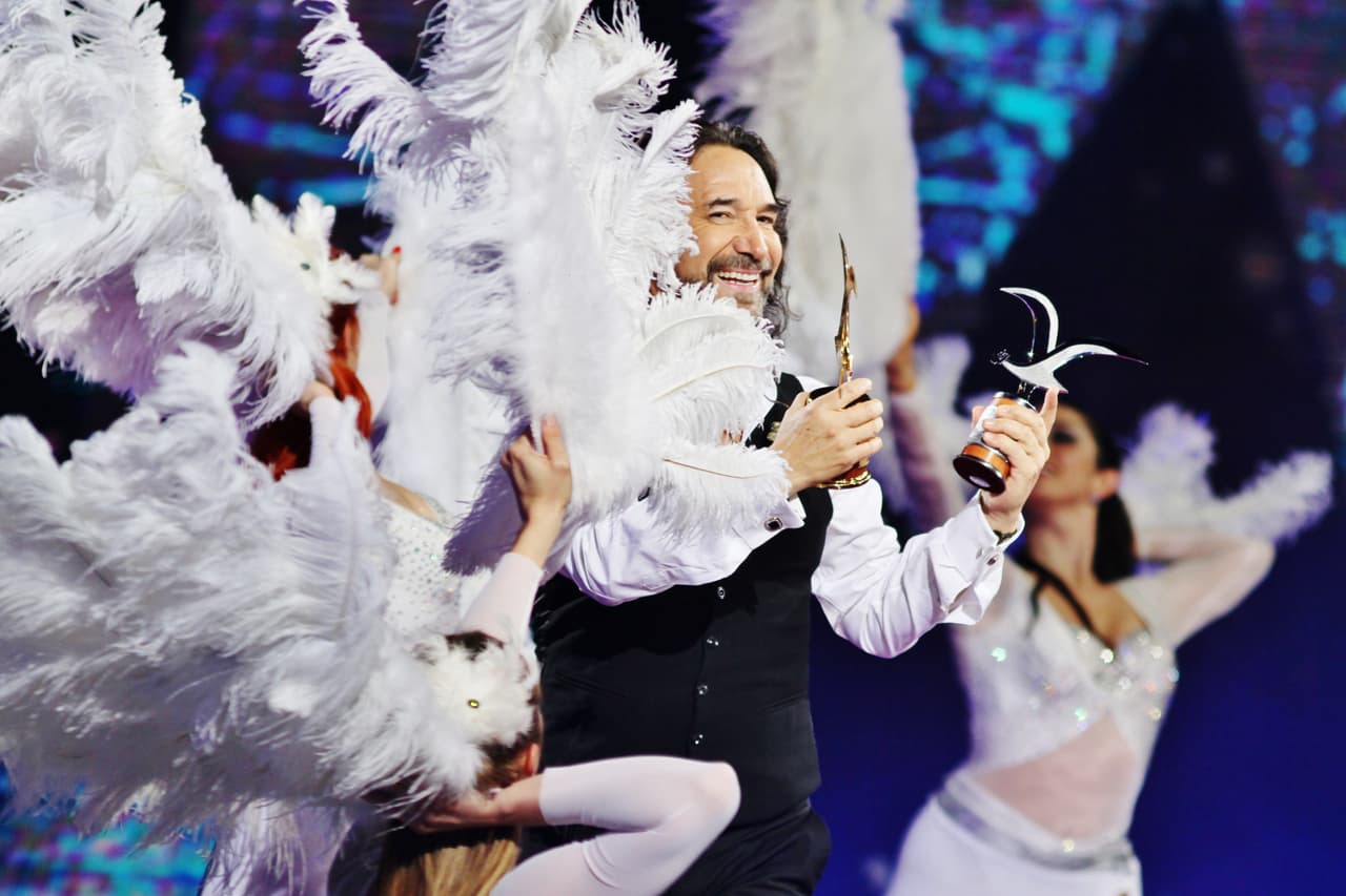 Gran noche para 'El Buki', que agradeció a su público de la mejor manera, con música.