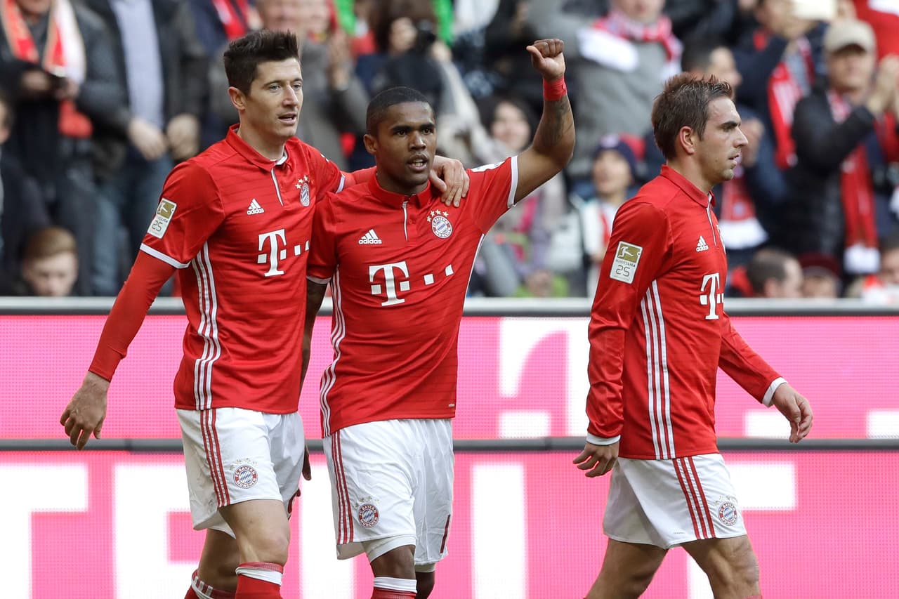 Para Lewandowski, que se reportó con doblete, anotaba su gol número 20 en esta edición de la liga de Alemania.