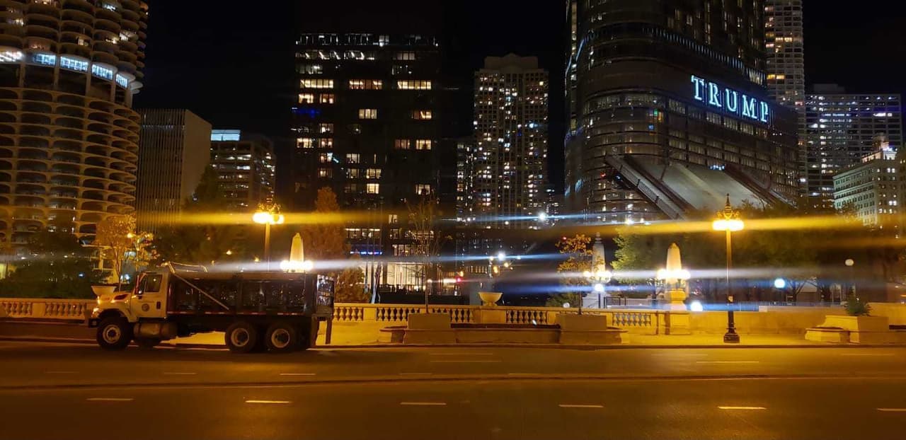 “La ciudad de Chicago está comprometida a proteger el derecho de los residentes de la Primera Enmienda a manifestarse pacíficamente mantenemos seguros a todos los residentes y negocios,” dijo el Centro de Operaciones de Emergencia (EOC).